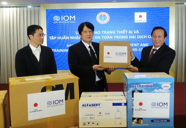 Nhật Bản, IOM tặng thiết bị vệ sinh cho cán bộ tuyến đầu ở Quảng Trị